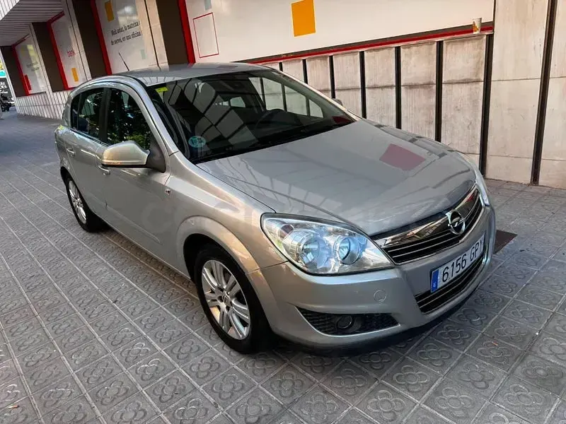 Usado Opel Astra Edition 110 CV (80 kW) 2009 Beige Berlina