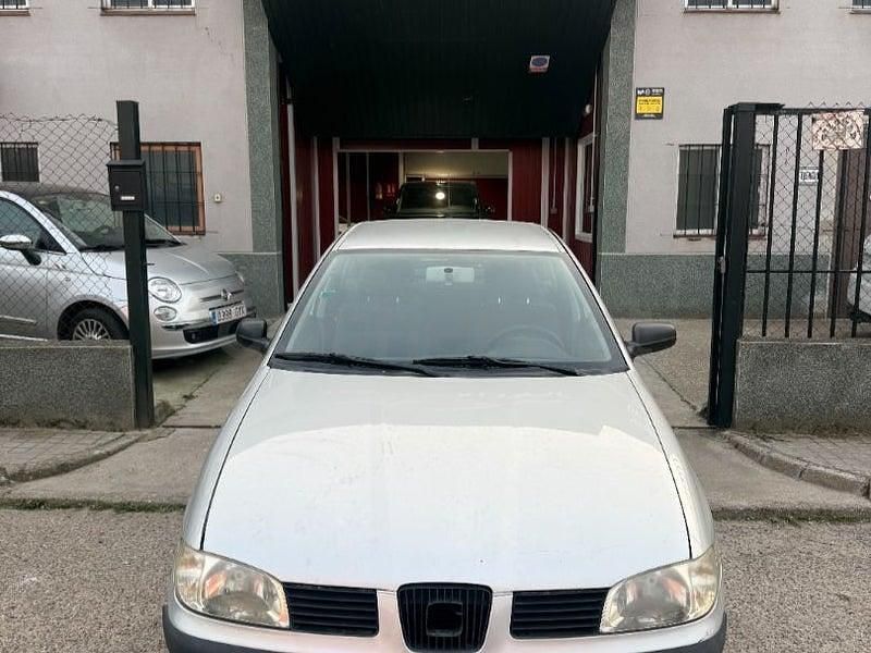 Usado Seat Ibiza Stella 68 CV (50 kW) 2001 Gris / plata Utilitario