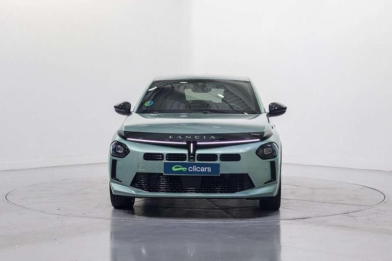 Usado Lancia Ypsilon 99 CV (72 kW) 2025 Verde Utilitario