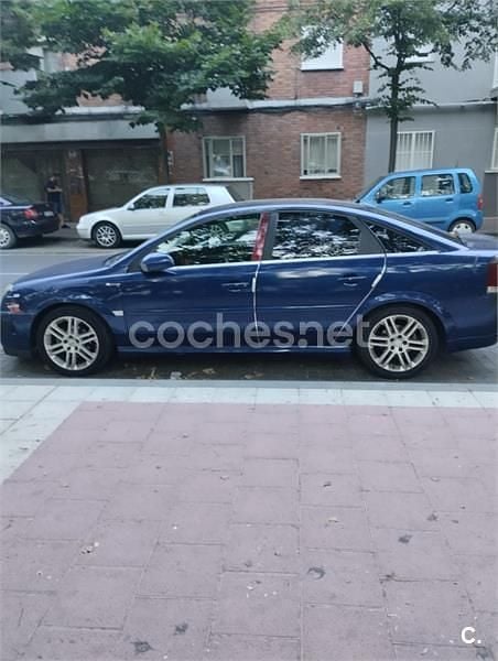 Usado Opel Vectra Club 122 CV (89 kW) 2004 Azul Berlina