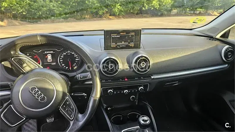 Usado Audi A3 Attraction 150 CV (110 kW) 2013 Gris / plata Berlina