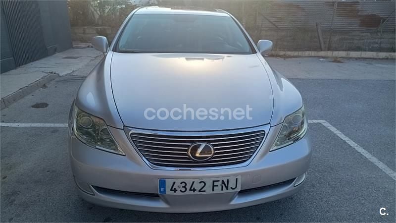 Gris / plata Usado 2007 Lexus LS460 President Line Berlina | 9900 € - Imagen 1/4