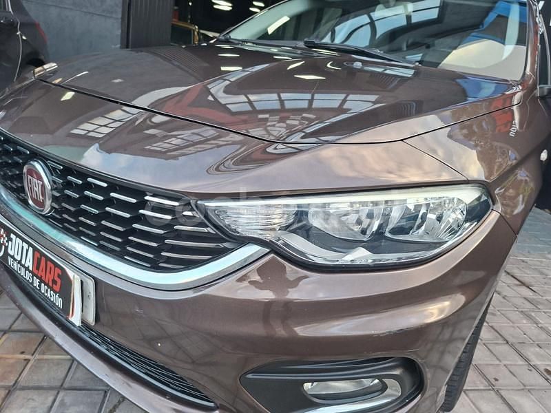 Usado Fiat Tipo Lounge 95 CV (69 kW) 2016 Marrón Berlina
