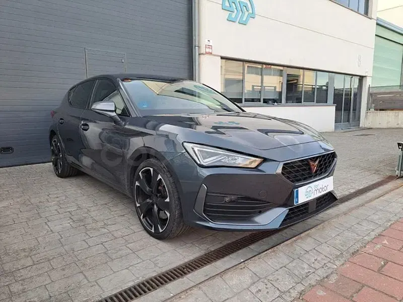Usado Cupra Leon 204 CV (150 kW) 2021 Gris / plata Berlina