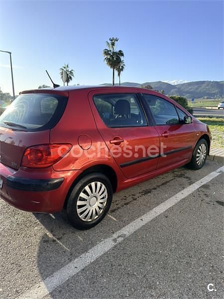 Usado Peugeot 307 90 CV (66 kW) 2006 Rojo Berlina
