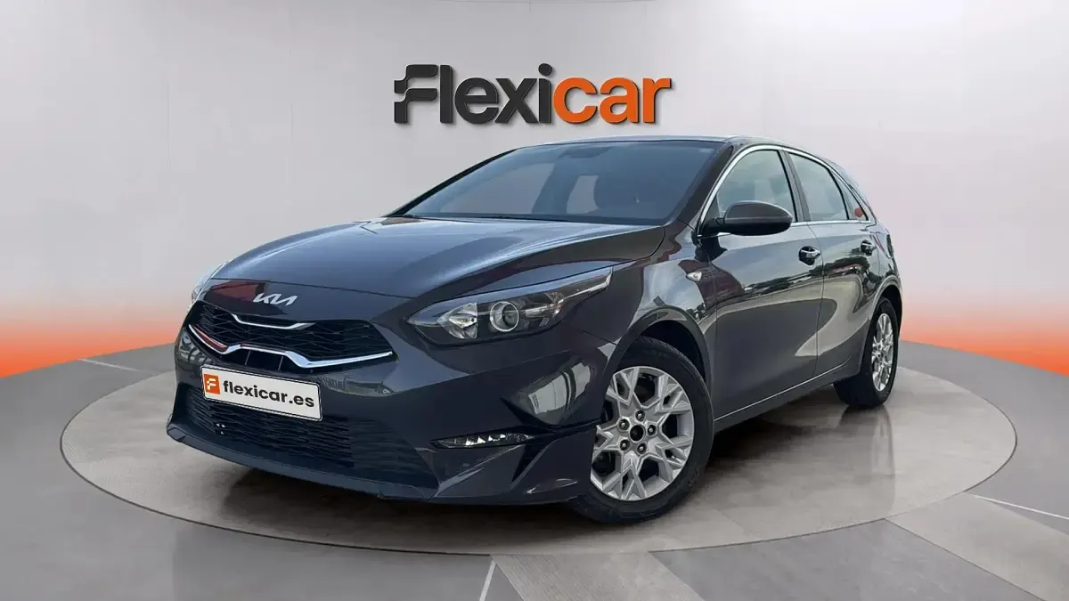 Usado Kia Ceed 120 CV (88 kW) 2023 Gris Utilitario