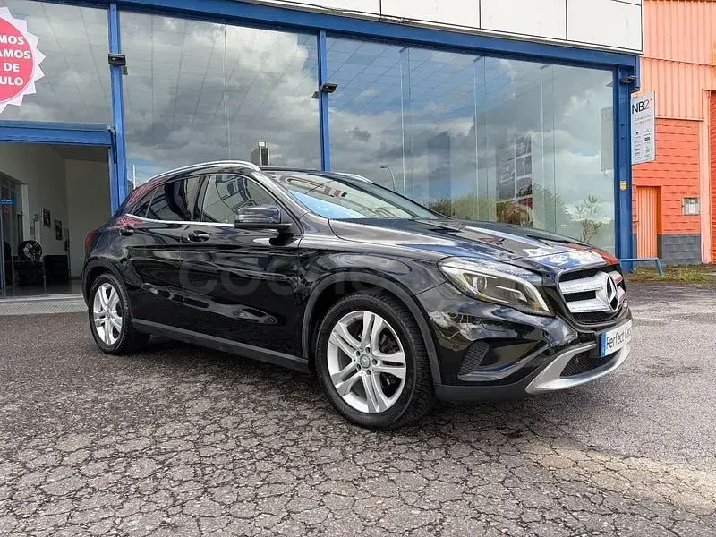 Usado Mercedes GLA200 Urban 136 CV (100 kW) 2015 Negro SUV