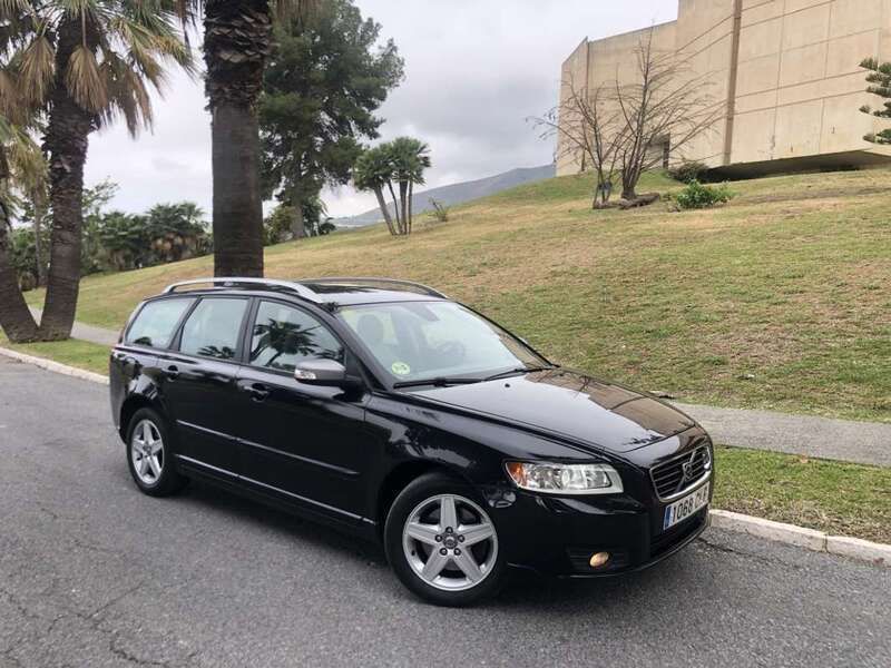 Negro Usado 2009 Volvo V50 Momentum Familiar | 7990 € (Un poco caro) - Imagen 1/4