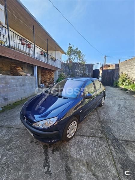 Usado Peugeot 206 70 CV (51 kW) 2003 Azul Berlina