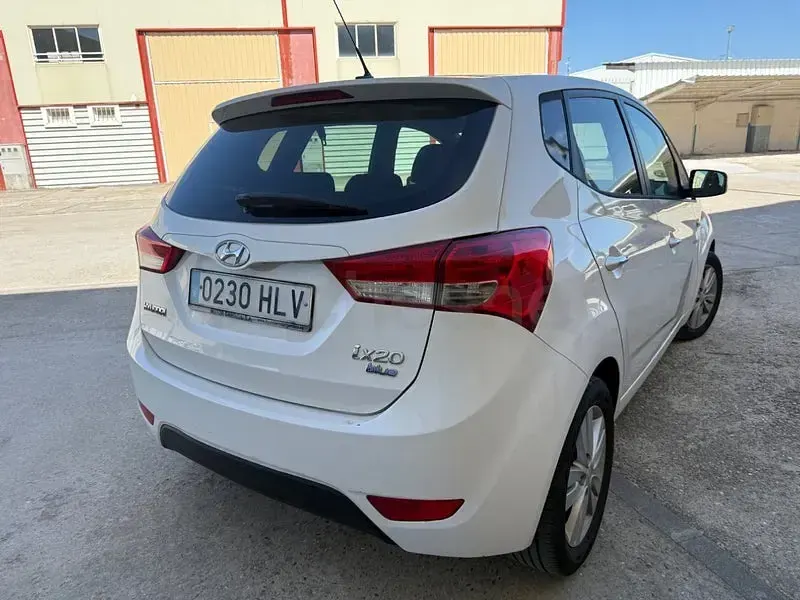 Usado Hyundai ix20 115 CV (84 kW) 2013 Blanco Utilitario