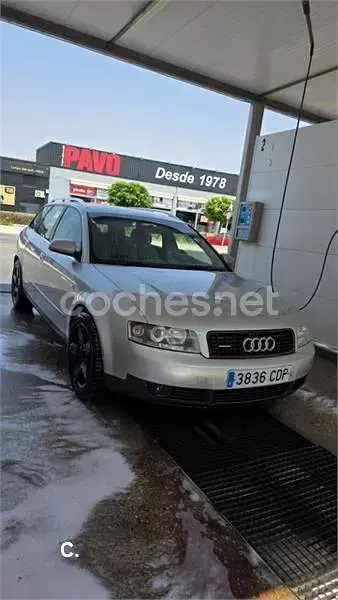 Usado Audi A4 130 CV (95 kW) 2003 Gris / plata Familiar