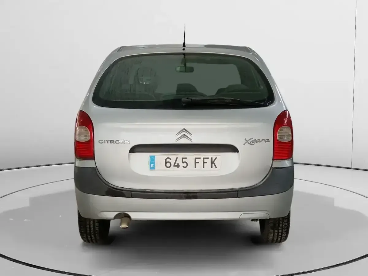 Usado Citroën Xsara 109 CV (80 kW) 2006 Gris Monovolumen