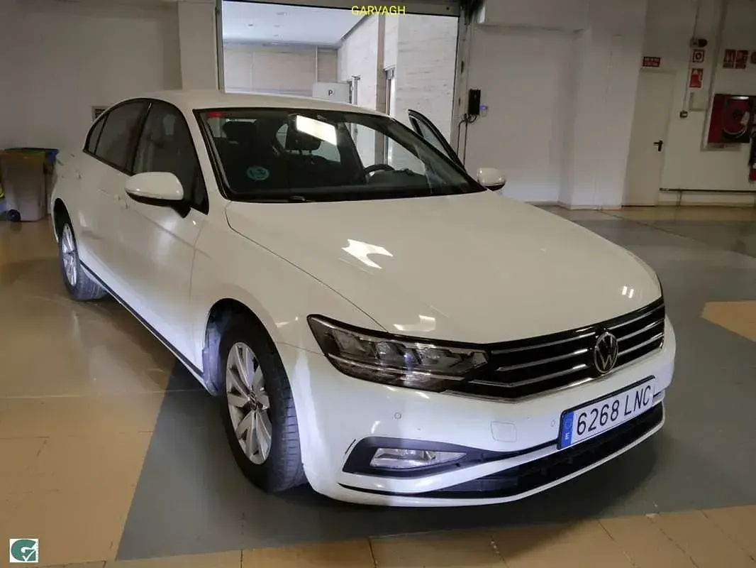 Usado VW Passat 150 CV (110 kW) 2021 Blanco Berlina