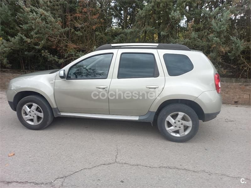 Usado Dacia Duster Lauréate 107 CV (78 kW) 2011 Gris / plata SUV