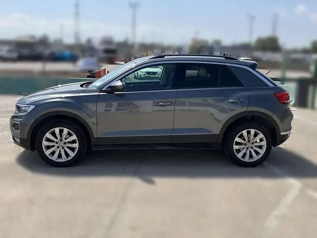 Usado VW T-Roc Advance 116 CV (85 kW) 2021 Gris SUV