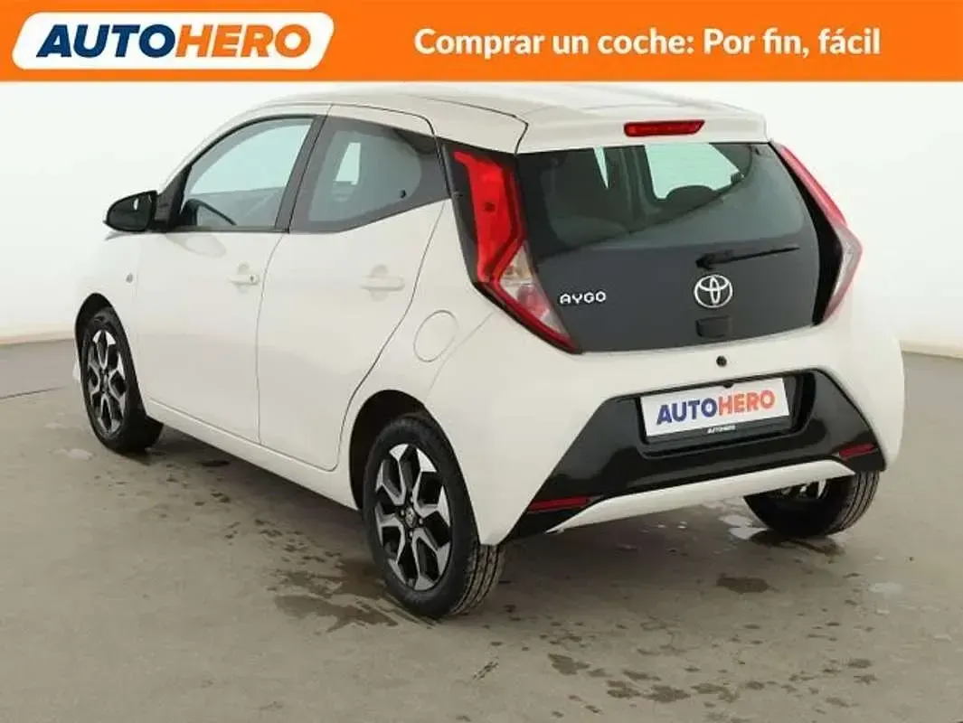 Usado Toyota Aygo X-cite 72 CV (52 kW) 2019 Blanco Utilitario