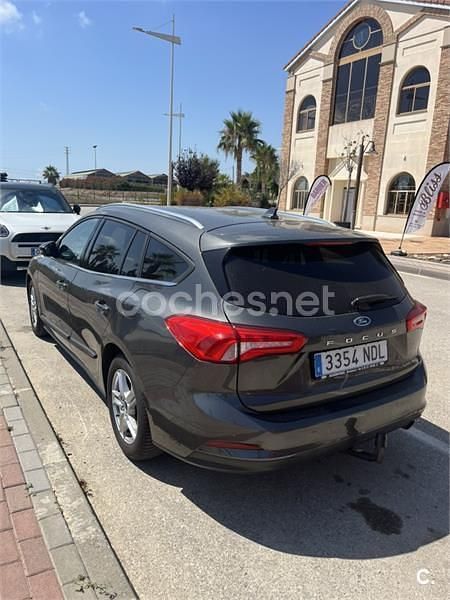 Usado Ford Focus Trend 120 CV (88 kW) 2019 Gris / plata Familiar