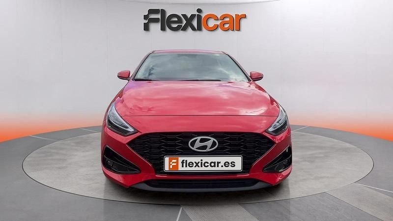 Usado Hyundai i30 120 CV (88 kW) 2024 Rojo Berlina
