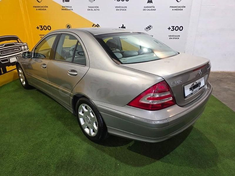 Usado Mercedes C180 Elegance 143 CV (105 kW) 2004 Beige Berlina