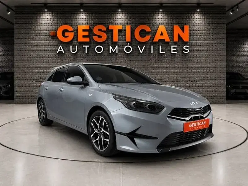 Usado Kia Ceed 101 CV (74 kW) 2023 Gris Utilitario