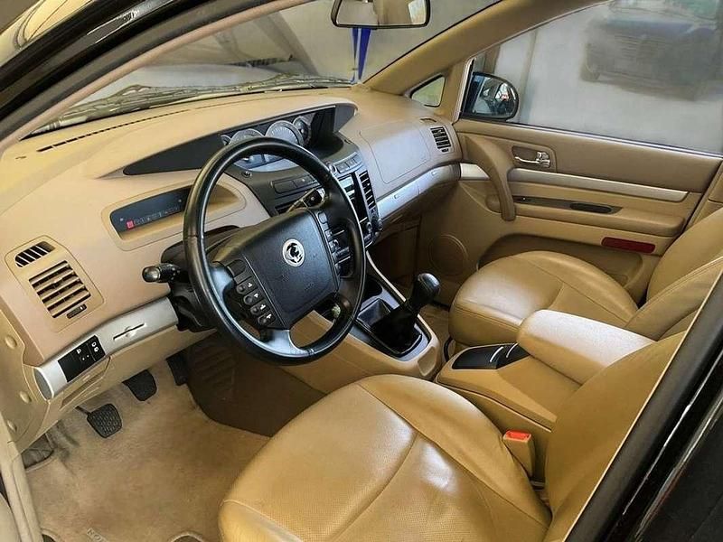 Usado Ssangyong (KGM) Rodius Limited 165 CV (121 kW) 2007 Negro Monovolumen