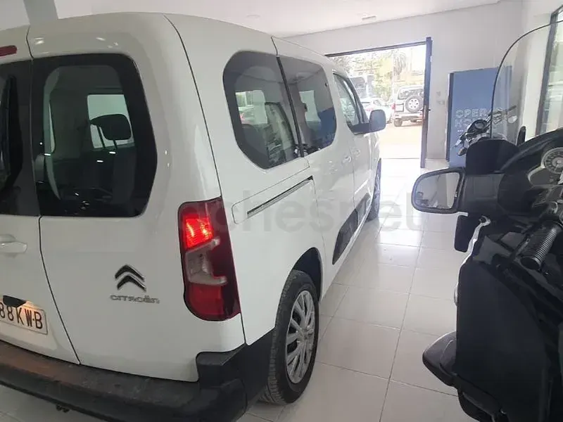 Usado Citroën Berlingo Feel 100 CV (73 kW) 2018 Blanco Monovolumen