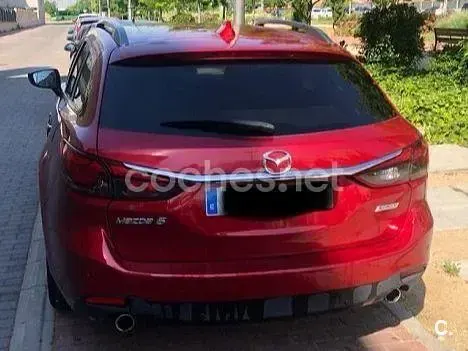Usado Mazda 6 Luxury 150 CV (110 kW) 2015 Rojo Familiar