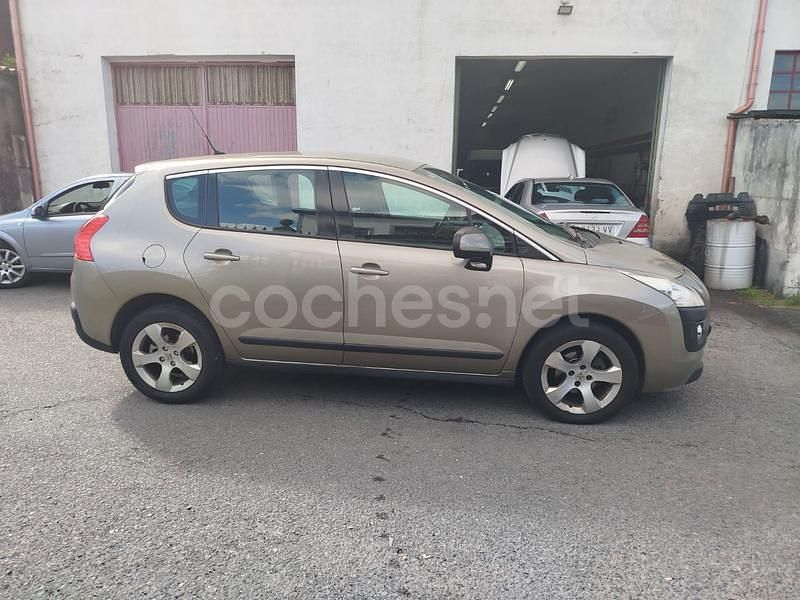 Usado Peugeot 3008 Active 112 CV (82 kW) 2012 Gris / plata Berlina