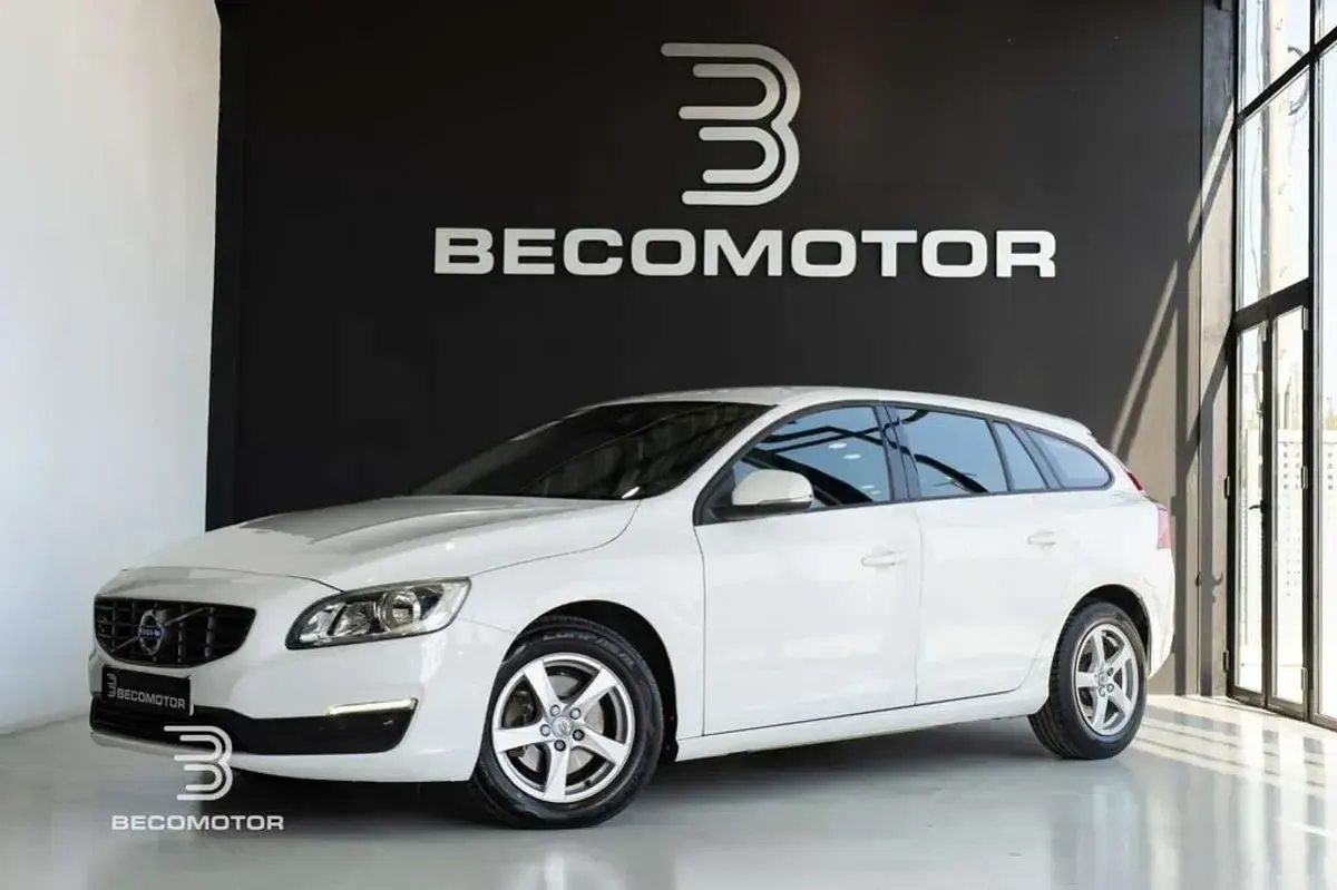 Usado Volvo V60 Momentum 120 CV (88 kW) 2016 Blanco Familiar