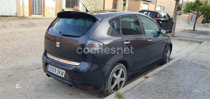 Usado Seat Altea Stylance 140 CV (102 kW) 2005 Negro Monovolumen