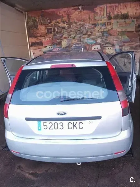 Usado Ford Fiesta Trend 68 CV (50 kW) 2003 Gris / plata Utilitario