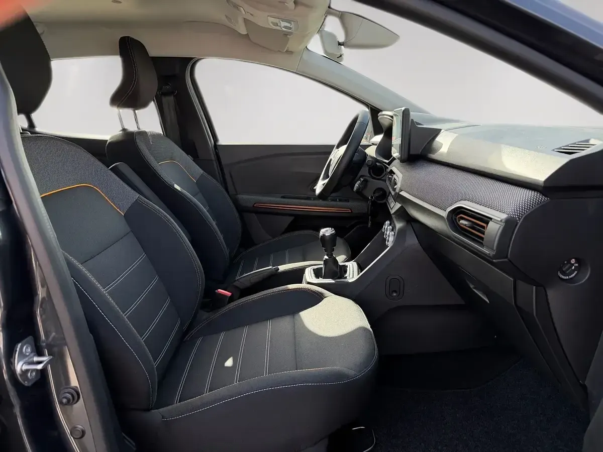 Usado Dacia Sandero Comfort 91 CV (66 kW) 2022 Negro