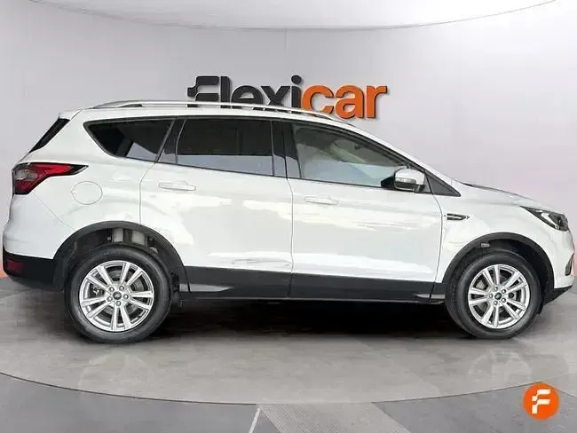 Usado Ford Kuga Trend 120 CV (88 kW) 2019 Blanco SUV
