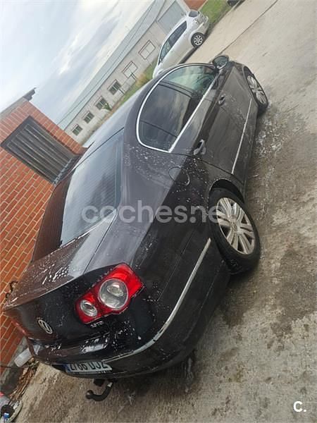 Usado VW Passat Sportline 140 CV (102 kW) 2005 Negro Berlina