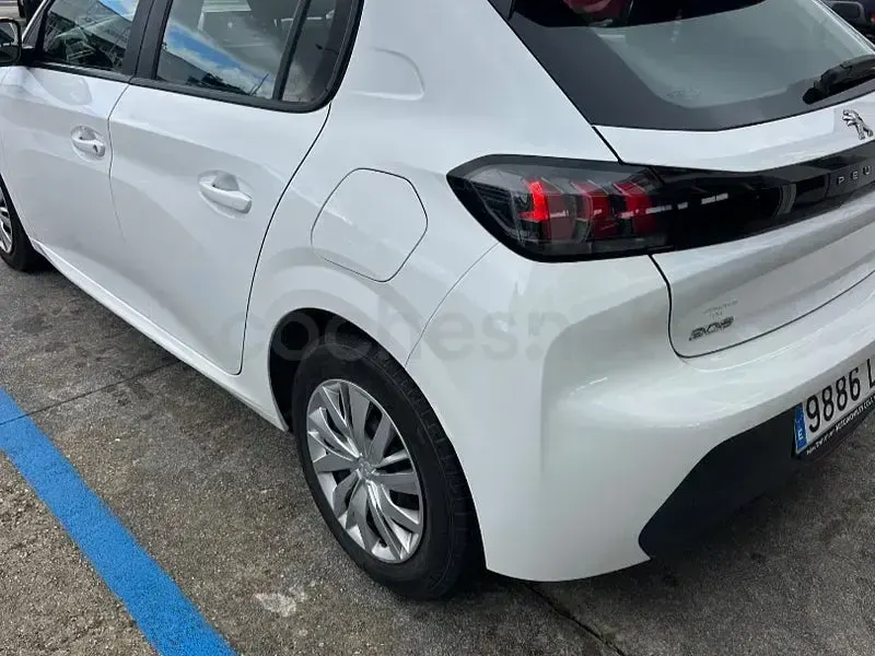 Usado Peugeot 208 Active 100 CV (73 kW) 2022 Blanco Utilitario