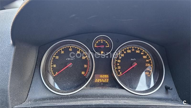 Usado Opel Zafira Family 115 CV (84 kW) 2012 Gris / plata Monovolumen