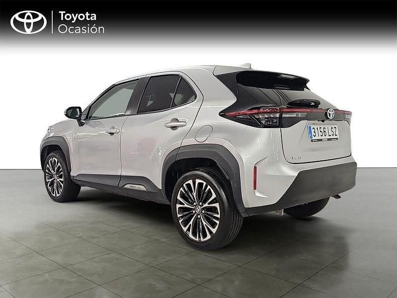 Usado Toyota Yaris Style 116 CV (85 kW) 2021 Gris Utilitario