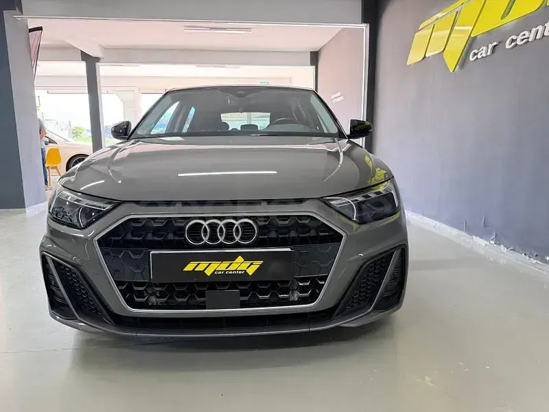 Usado Audi A1 Sportback S-Line 110 CV (80 kW) 2023 Gris / plata Utilitario