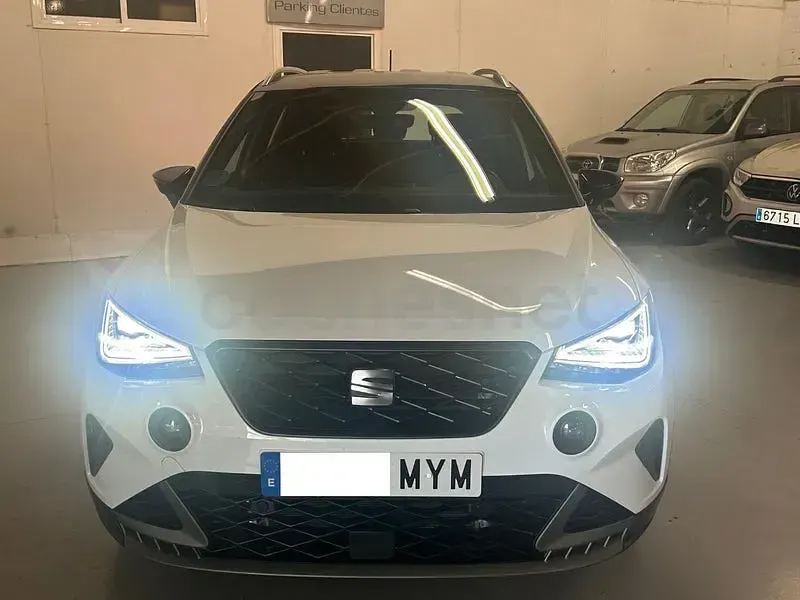 Usado Seat Arona FR 115 CV (84 kW) 2025 Blanco SUV