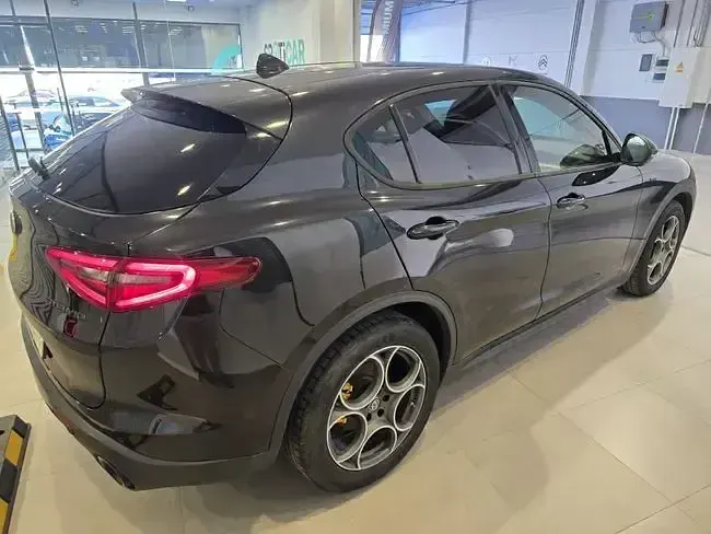 Usado Alfa Romeo Stelvio Sprint 190 CV (139 kW) 2021 Gris SUV