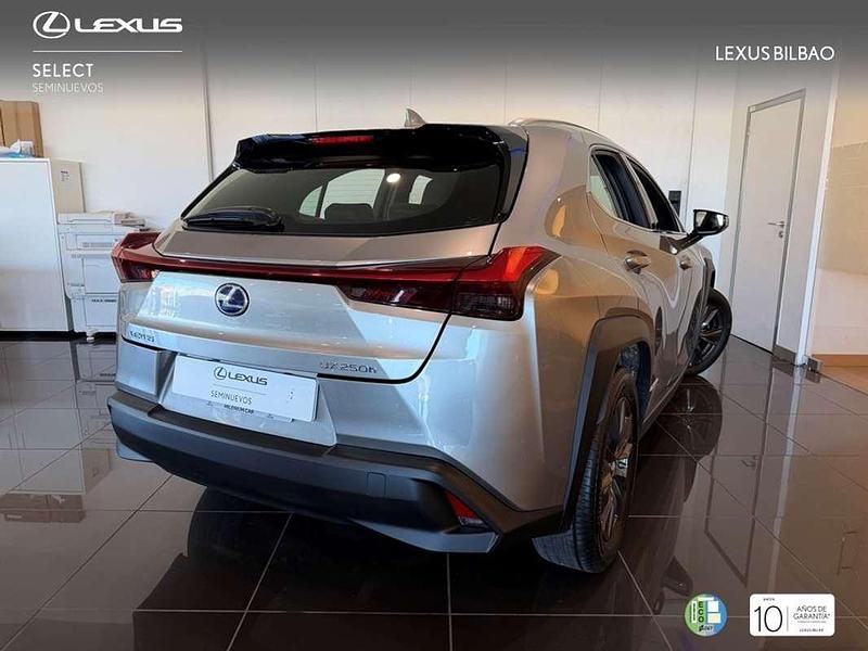 Usado Lexus UX 250h Business Edition 2019 Plateado SUV