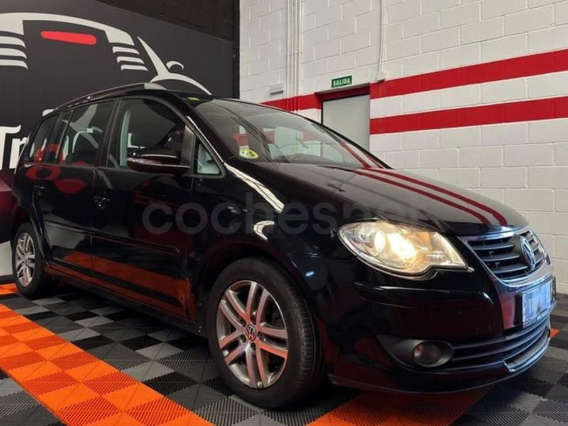 Usado VW Touran Advance 105 CV (77 kW) 2010 Negro Monovolumen