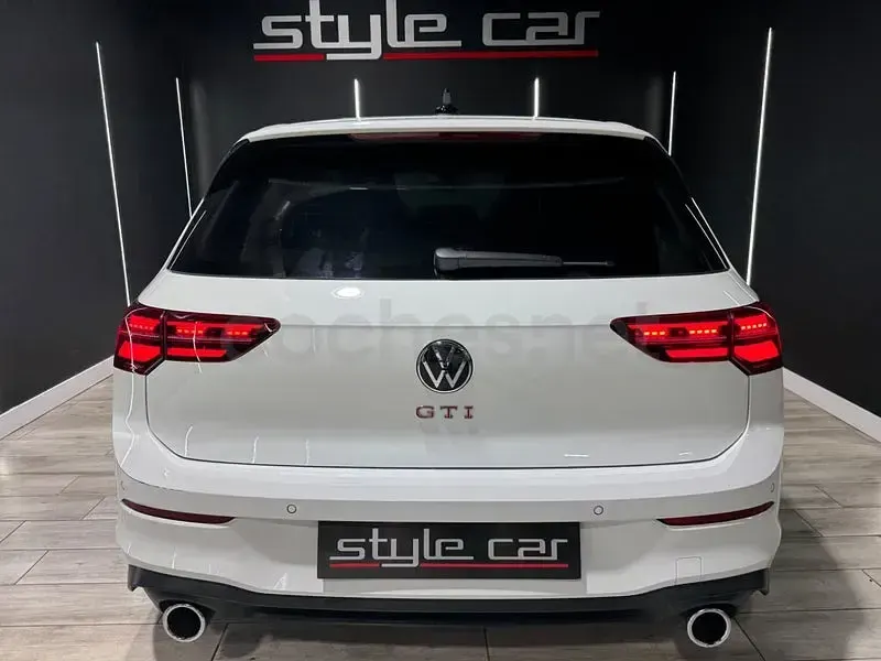 Usado VW Golf VIII GTI 245 CV (180 kW) 2021 Blanco Berlina