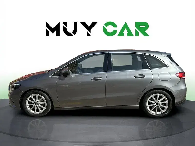 Usado Mercedes B180 136 CV (100 kW) 2021 Gris / plata Utilitario