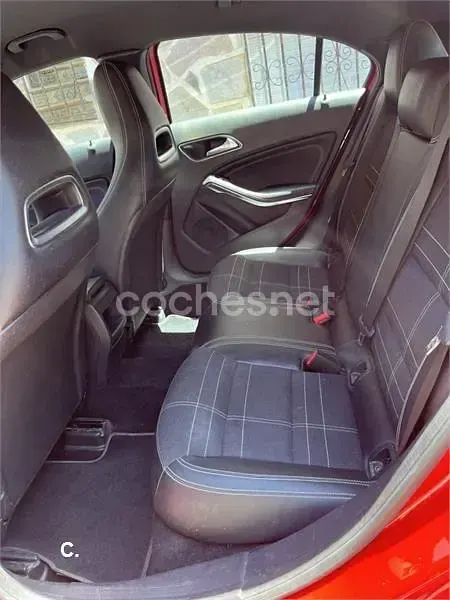Usado Mercedes A180 Style 109 CV (80 kW) 2015 Rojo Utilitario