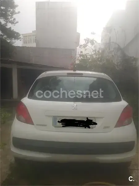 Usado Peugeot 207 Business-Line 70 CV (51 kW) 2010 Blanco Berlina
