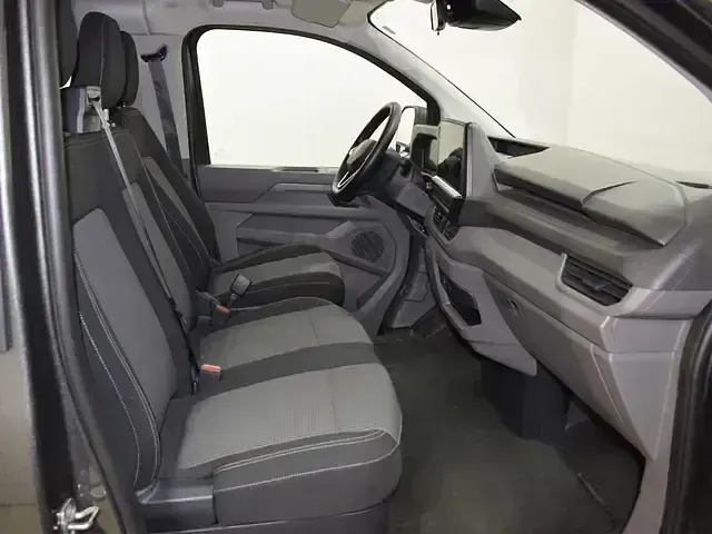 Usado VW Caravelle 150 CV (110 kW) 2025 Verde Van