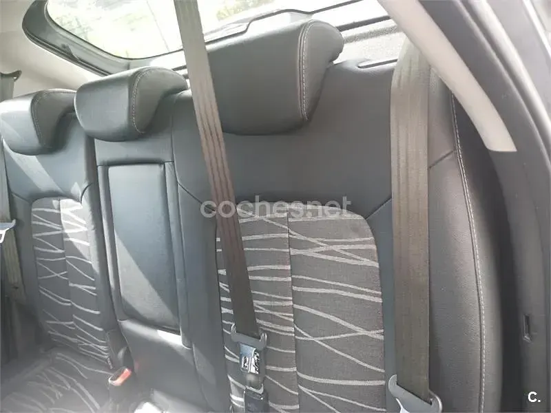 Usado Kia Venga 128 CV (94 kW) 2010 Gris / plata Utilitario