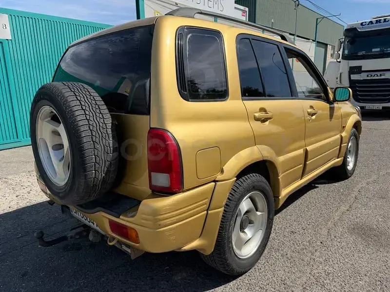 Usado Suzuki Grand Vitara 87 CV (63 kW) 1999 Amarillo SUV