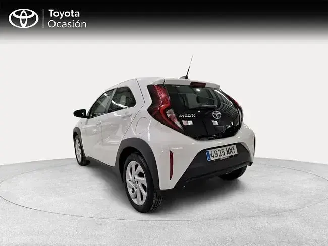 Begagnad Toyota Aygo X Play 72 HK (52 kW) 2024 Vit SUV